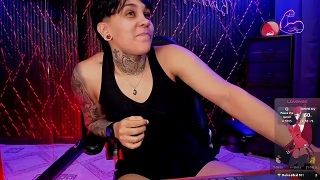 ZhoeStrongのライブXXXチャット