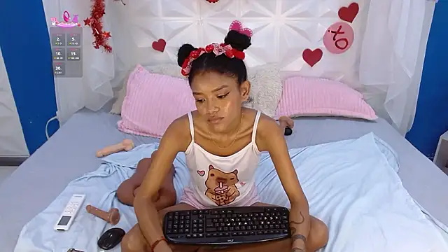 adisson_petite1: онлайн-секс-чат