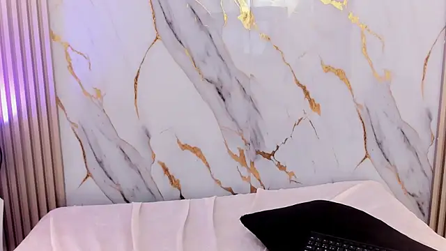 Онлайн чат XXX LaxiZoe