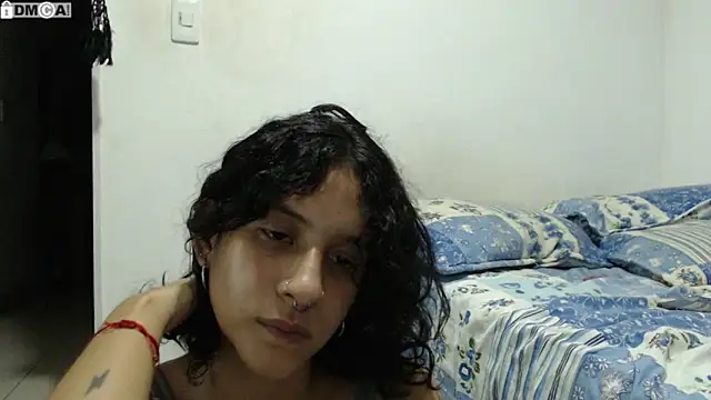 AlinaWoolf_ Adlı Modelin Canlı XXX Sohbeti