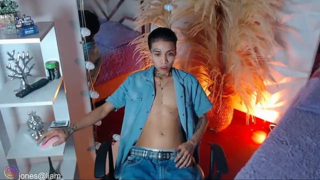 Jonesliam23 Adlı Modelin Canlı XXX Sohbeti