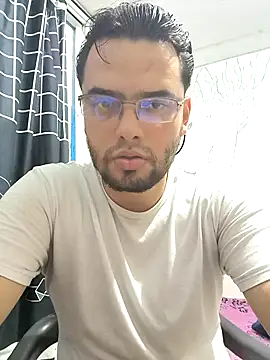 angel_leon01: διαδικτυακό σόου στην κάμερα