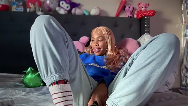 Cum2Charm: διαδικτυακό σόου στην κάμερα