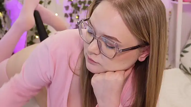 MonicaAsisのライブXXXチャット