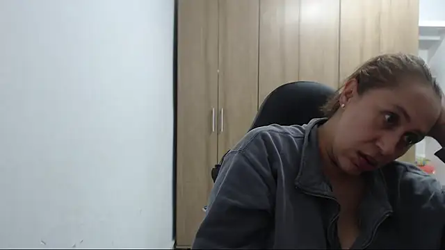 دردشة RoxanaLove9 الجنسية المباشرة