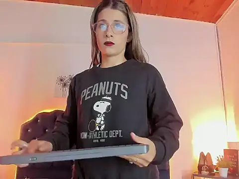 SaraRoades: онлайн-секс-чат