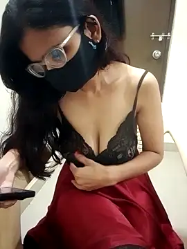 Anny-96: διαδικτυακό σόου στην κάμερα