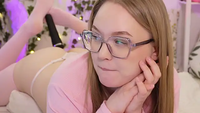 Chat +18 de MonicaAsis ao vivo