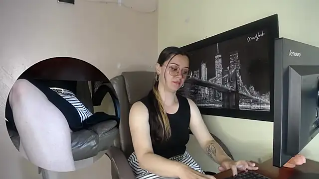 Alaiia___ Adlı Modelin Canlı XXX Sohbeti