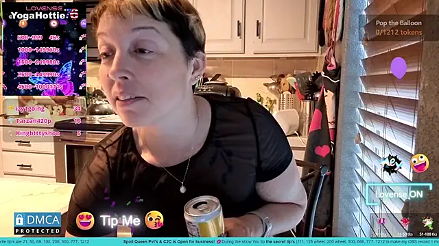 XXX chat uživo modela YogaHottie76