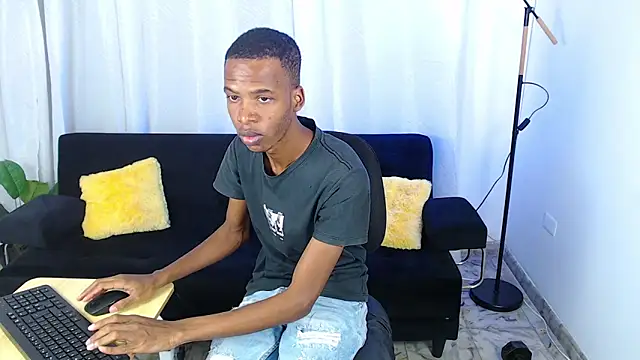 gusy_18 Chat XXX in diretta