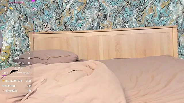 OdellaFrake's Live XXX Chat