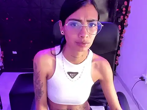 KarlaSlutSkinny__ Chat XXX in diretta