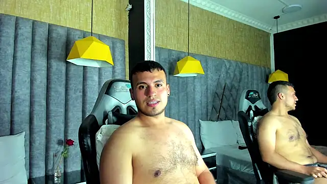 AronGarcia Adlı Modelin Canlı XXX Sohbeti