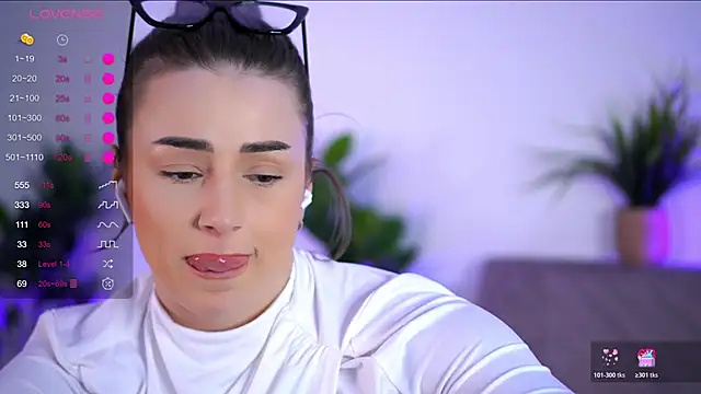 BabbyAisha: онлайн-секс-чат