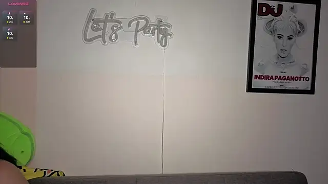 SujannaVarma_ Adlı Modelin Canlı XXX Sohbeti