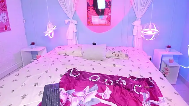 naomi_campell Chat XXX in diretta