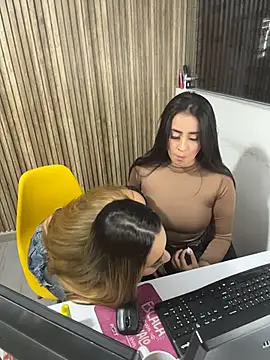 دردشة Antonella_Julieta الجنسية المباشرة