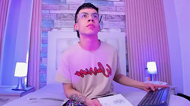 aaronjames1 Chat XXX in diretta