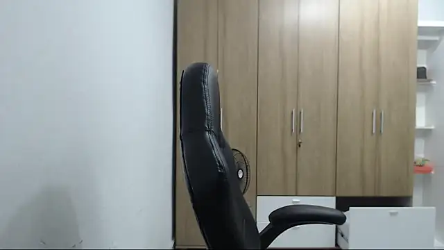 RoxanaLove9 即時 XXX 聊天