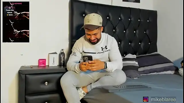 Chat +18 de mikeblaree ao vivo