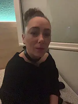 Reine_du_Vice84 Obrolan Langsung XXX