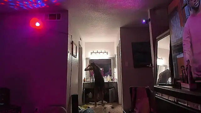 yiauana Chat XXX live