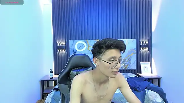 SantiagoRusso18 – Naživo XXX chat