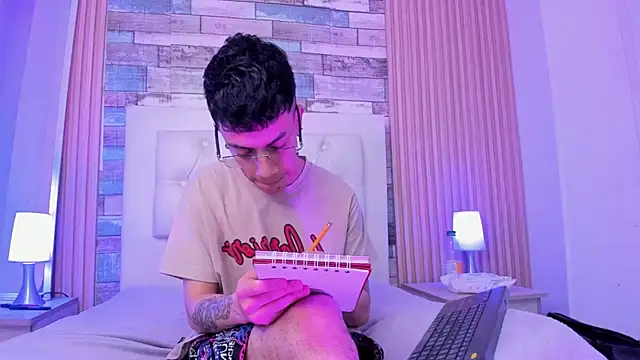 aaronjames1 – Naživo XXX chat