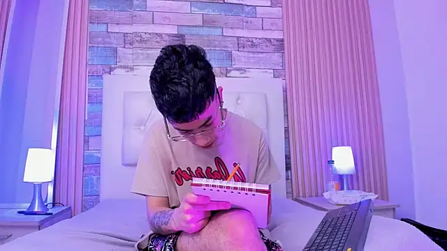 Chat XXX ao vivo de aaronjames1