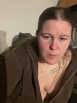 justsomeoneuknow Live XXX-Chat