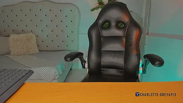 charlotte__grey élő XXX-chatje