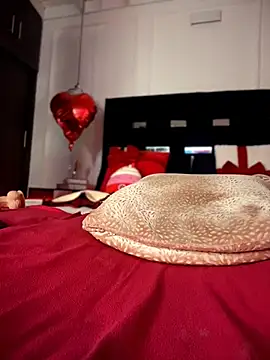 TweetiePieXXX: διαδικτυακό σόου στην κάμερα