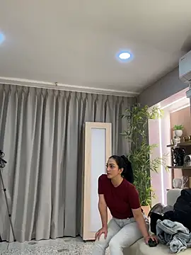 LIAH_IZUMI Chat XXX in diretta