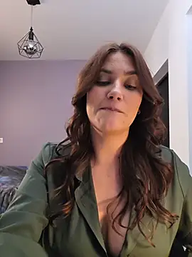 MiaRides19: онлайн-секс-чат