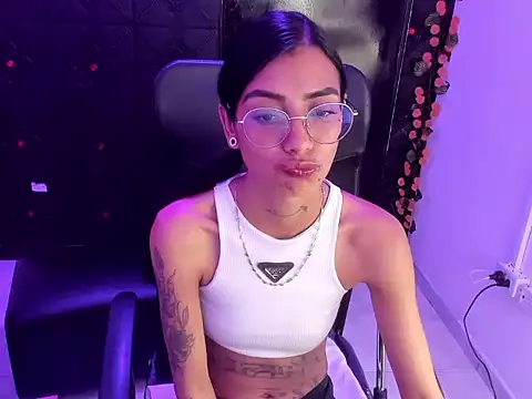 KarlaSlutSkinny__ – Naživo XXX chat