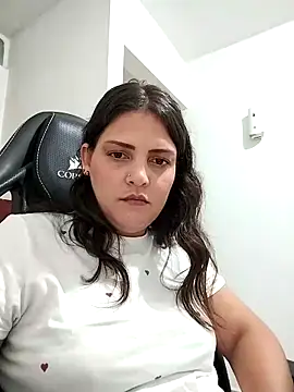 XXX chat uživo modela Mia_Hampton