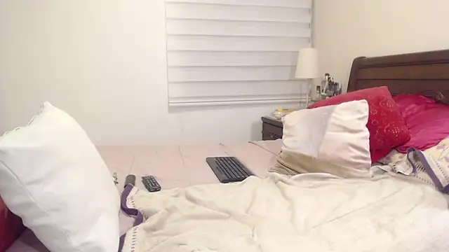 دردشة SelenaMILF الجنسية المباشرة