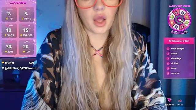 -Stephanie- Live XXX-chat