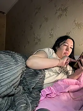 Naughtbaby_2025 élő XXX-chatje