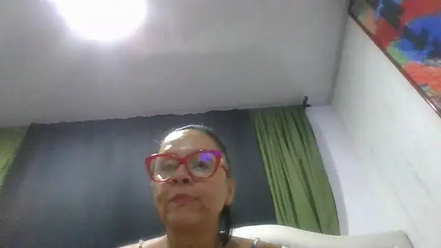 Amadamilf1980 Webcam show