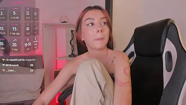 CleoWhite: онлайн-секс-чат