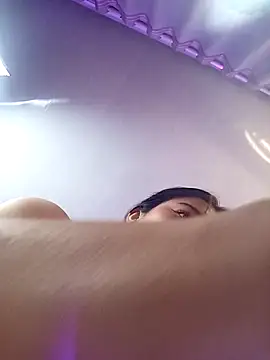 Chat +18 de adhara_montiel_ ao vivo