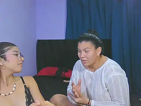 Helena-Paola: διαδικτυακό σόου στην κάμερα