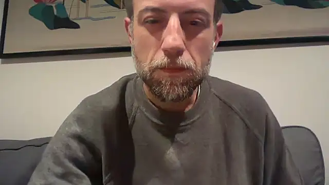 Fra___85: διαδικτυακό σόου στην κάμερα