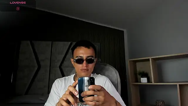 แชท XXX สดของ LiamDeep