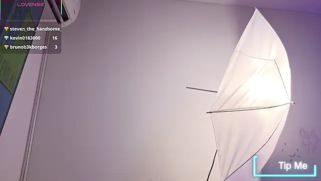 MiaaFarrel élő XXX-chatje