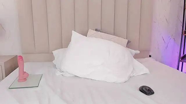 ViolettaRousee_'s Live XXX Chat