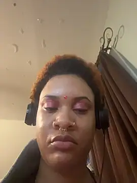 Webkamerová show nickytheehawtie