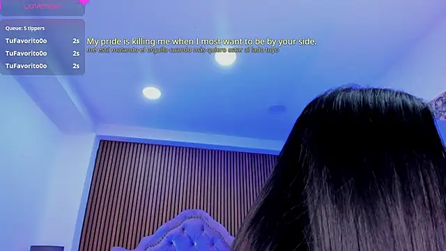 SelenaStonne 即時 XXX 聊天